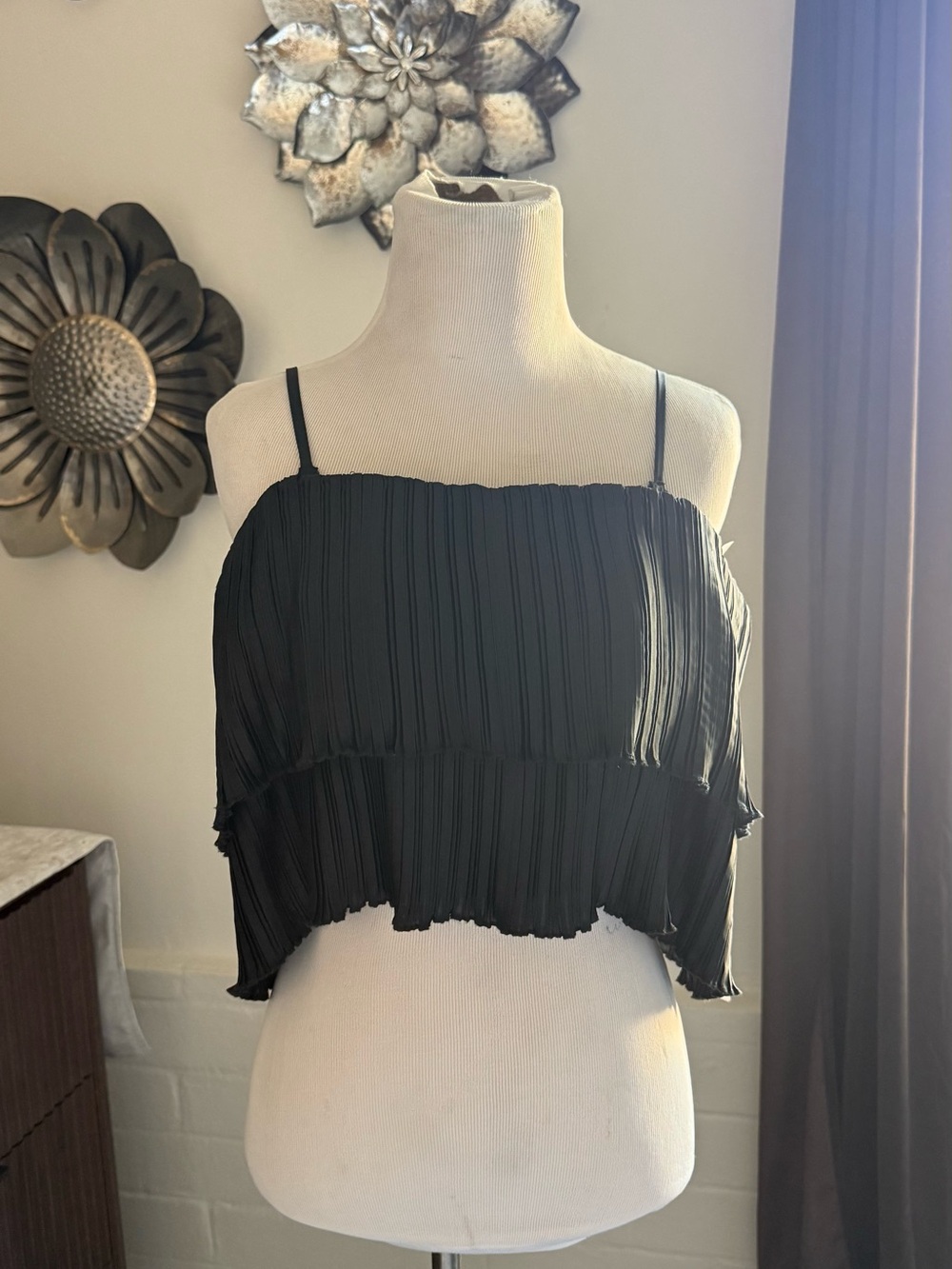 Astr Black Pleated Spaghetti Strap Crop Top